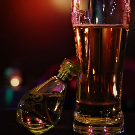 Parfumjunkie in der Nightbar...