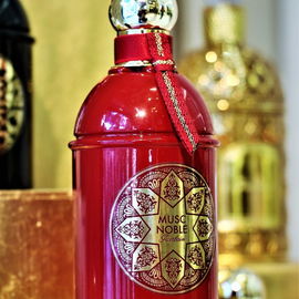 Der Eingang, Guerlain Boutique in Champs-Elysees, Paris.