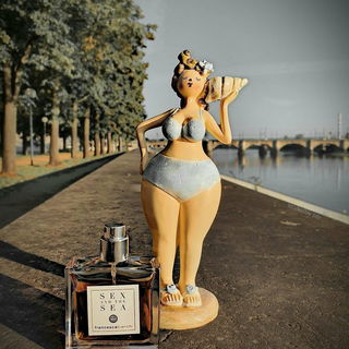 Freut mich,daß euch die sexy Lady auch so gefällt :) dabei sollte man diesen himmlischen Duft nicht vergessen.SatS ist wunderbar