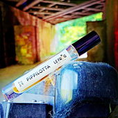 Pippi stellte fest, dass der Roller ein wenig eingestaubt war. (von CharlAmbre)