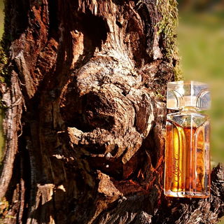 Nasenmonster Alf mit Duft im Arm