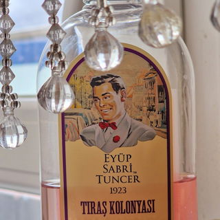 Tıraş Kolonyası N°2 von Eyüp Sabri Tuncer