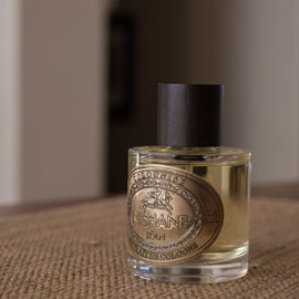 Underrated citrusy and white floral scent, but Nishane really messed up their marketing y releasing three variations that all have the exact same label. The original one here is the best of the three for summer and versatility.