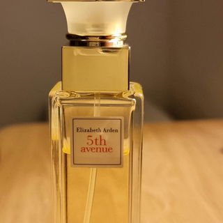 5th Avenue (Eau de Parfum) by Elizabeth Arden
