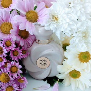Rose Noir / روز نوير von Ahmed Al Maghribi
