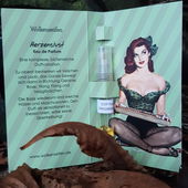 🍂💙🥰 Nach Herzenslust ...in Laubhaufen rascheln. Die Kastanien hingen an diesem Tag noch am Baum und die Blätter waren sind bereits verwelkt. Vielen lieben Dank für Eure Besuche bei meinem Foto und dem Wolkenseifenduft. Ich freue mich sehr und wünsche Euch ein schönes Herbstwochenende. Alles Gute und liebe Grüße Kailani 🍂💙🥰 (by Kailani)