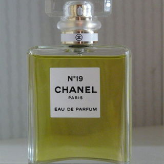 N°19 (Parfum) von Chanel