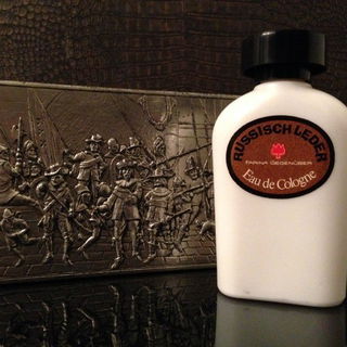 Russisch Leder (Eau de Toilette) by Johann Maria Farina gegenüber dem Jülichs-Platz
