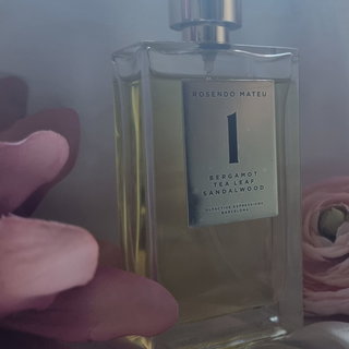 1 - Bergamot, Tea Leaf, Sandal Wood by Rosendo Mateu - Olfactive Expressions