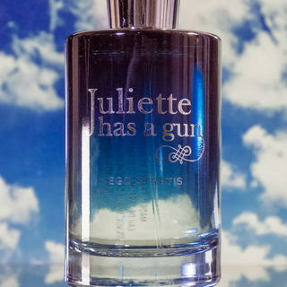 For this Fragrance Friday got my friend to lend me his new new summer frag, the Ego Stratis from Juliette has a gun. For obvious reasons, I wanted to include louds and the sky. Even with the time constraints and the difficulty of the theme, am happy with the result. Hope you like it too. IG:kolinmarchad