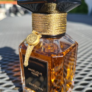Angélique Noire von Guerlain