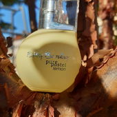 🌞🥰💙 Die Baumrinde und ich frösteln heute: Der Winter kam heut über Nacht und hat uns Eis und Schnee gebracht. ❄ Ich wünsche Euch einen erholsamen und schönen Tag und ein sonniges Wochenende.  Danke für Euren lieben Besuch bei meinem Bild im November. Ich freue mich sehr. Liebe Grüße 🌞💙❄🥰❄ (by Kailani)