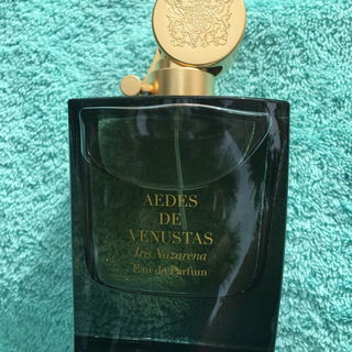 Iris Nazarena von Aedes de Venustas