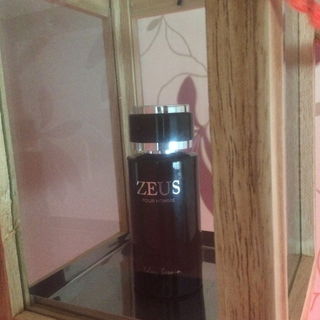 Zeus pour Homme - Kelsey Berwin