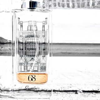 Danke Ihr Lieben, ich mag das Bild auch gern - der Flakon macht so eine tolle Figur :-)