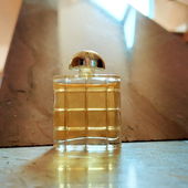 Der Kleine im großen Treppenhaus (by CharlAmbre)