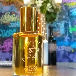 Nuancen-reiches Cologne, wäre mit höherer Konzentration ein attraktiver Abendduft, als Cologne ist der Duft ein charaktervoller Allrounder mit bemerkenswerter Haltbarkeit - freue mich sehr über Euren lieben Besuch ☺️