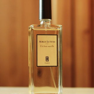 Un bois vanille by Serge Lutens