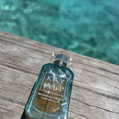 Das Foto wurde vor drei Tagen auf den Malediven aufgenommen. Den Flakon habe ich meiner Tochter geschenkt und sie hat das Foto gemacht. (von Koi77)