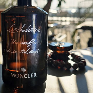 Le Solstice - Un souffle de santal irisé von Moncler