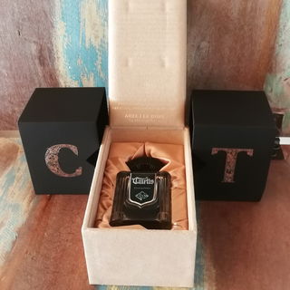 Cuirtis von Areej Le Doré