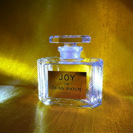 Ein funkelndes, gesundes Neues Jahr an alle, die Parfum lieben.