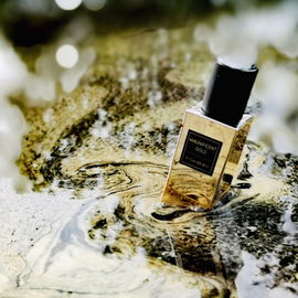 ... zauberhafte Natur: wenn Blütenpollen und Regenpfützen zu  „Magnificent  Gold“ werden...