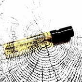 Der Hintergrund zu diesem Foto stammt aus dem Heftchen, das der Hersteller dem Probenset beigefügt hat (#Copyright-Hinweis!). (von CharlAmbre)