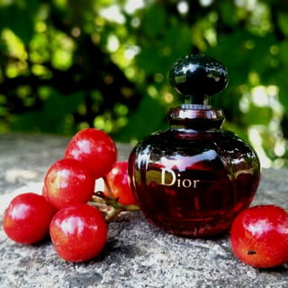 Giftig :-P  rot & kugelrund :-) Dankeschön