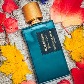 Trockener Wüstensand, süße Harze, heiße Luft. Die Suche nach dem Wesentlichen und nach dem kleinen Prinzen. In der Wüste begegnet man beidem. Tales of Amber fängt diesen Moment ein: warm, still, wahr. (by 44muc)