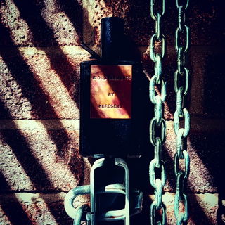 Metallic oud a la David Lynch. Anyone for Blue Velvet?