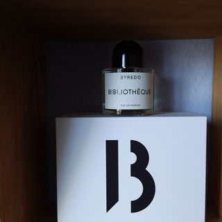 Bibliothèque (Eau de Parfum) von Byredo