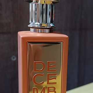 December Ámbar von Paris Corner