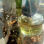 Third Dimension on my left. (by JoliParis)