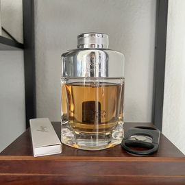 4 - Saffron, Oud, Vanilla - Rosendo Mateu - Olfactive Expressions