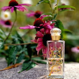 ***Der Sommer trägt Frühling: Blütenreich-mairosig-leicht, fröhlich-unbeschwert. Im Hintergrund ein Kindheitserinnerungs-Himbeerbonbon (fruchtstrukturiert) mit zartem Puderzuckerhauch: Mai-Morgen im August. Lieben Dank für Euren Besuch und habt ein wundervolles Wochenende. 😎👒😊***