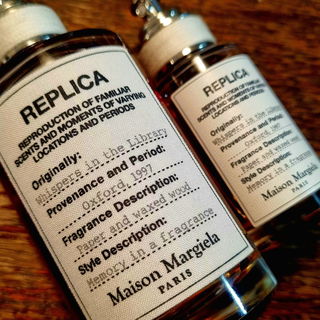 Whispers in the Library von Maison Margiela