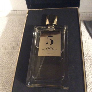 5 - Floral, Amber, Sensual Musk (Eau de Parfum) von Rosendo Mateu - Olfactive Expressions