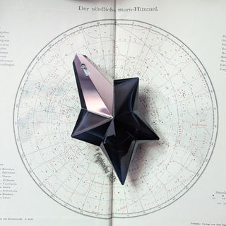 ✨💙✨ die Idee kam mir als ich vor meinem Bücherregal stand und mir dieses Buch ins Auge stach welches diese wunderschöne alte Sternenkarte beinhaltet ✨💙✨ Tausend Dank an Euch für Eure lieben Kommentare ✨💙✨ ich freue mich sehr darüber 🥰