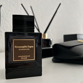 4 - Saffron, Oud, Vanilla - Rosendo Mateu - Olfactive Expressions