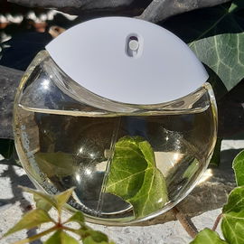 💦🥰🍁 Es blitzt ein Tropfen Morgentau im Strahl des Sonnenlichts; ein Tag kann eine Perle sein und ein Jahrhundert nichts (Gottfried Keller) . Danke für Eure Besuche , ich freue mich sehr. Ich wünsche Euch ein schöne Zeit mit vielenTagen, die wie Perlen sind. Lg 🍁🥰💦