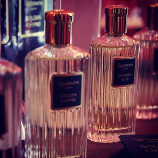 Hedonist Iris - Viktoria Minya