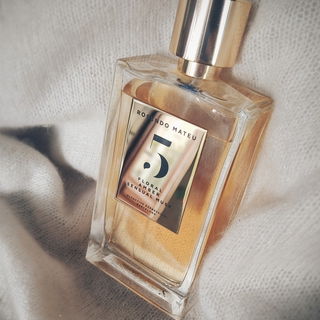 5 - Floral, Amber, Sensual Musk (Eau de Parfum) von Rosendo Mateu - Olfactive Expressions