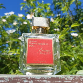 🌞💙🥰 Strahlender Sonnenschein, tiefblauer Himmel an einem Vormittag im Mai. Vielen Dank für Euren Besuch bei Baccarat Rouge 540 und mir. Ich freue mich sehr darüber und wünsche Euch ein schönes und duftiges Wochenende. Alles Gute und liebe Grüße wünscht Euch Kailani 🌞💙🥰