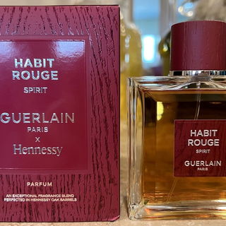 As you can see, the box in the United States, unlike in Europe, has the Hennessy logo