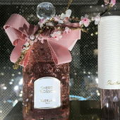 Also ich stell ihn mir bei Sonnenschein unter den blühenden Kirschbäumen im Parc de Sceaux vor... lieben Dank euch allen :-)! (von Skuhn)