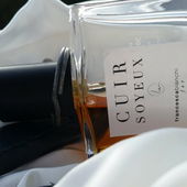 Vielen Dank :) ein weicher/hellbrauner Lederduft auf Seide (by Seejungfrau)