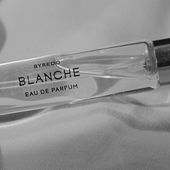 Weiß. Hab ich mit Cambrium gegen Lehmannsche Lindenblüte getauscht. (von Stanze)