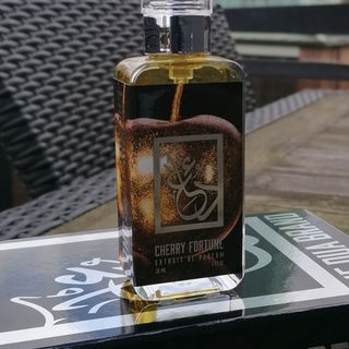 Cherry Fortune von The Dua Brand