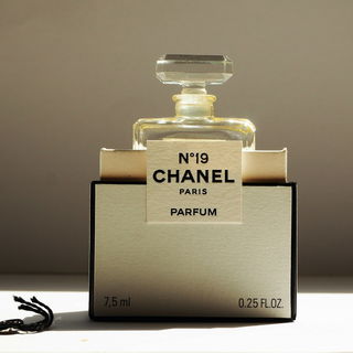 N°19 (Parfum) von Chanel